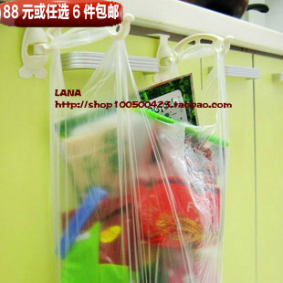 日本KM576家用手提袋挂钩卡夹塑料袋挂架收纳方便垃圾袋架