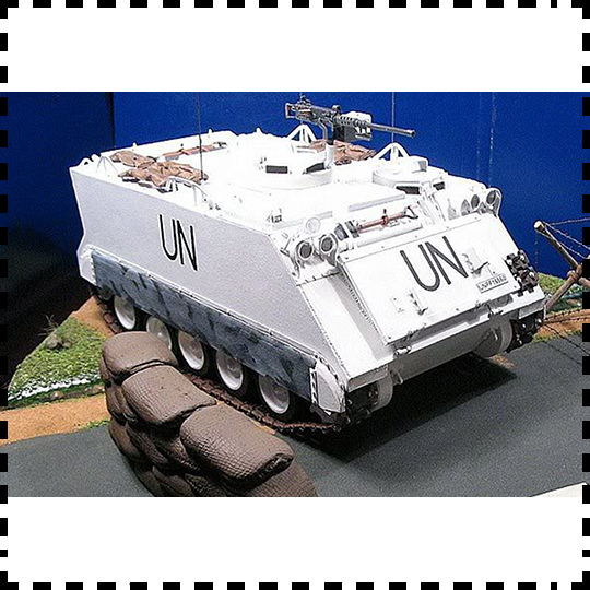 美国M113装甲运兵车 维和部队涂装纸模型1:25创意拼装手工DIY