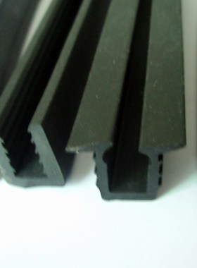 1mm彩钢板包边胶条 黑色密封条 彩色密封条 U型胶条 面板装饰软条