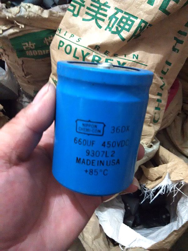 美国化工思碧 (原思碧SPRAGUE)铝电解电容450V660UF 两款品牌 其实无品质差异 需要备注 否则随机发货 【 规 格 】直径:65mm 高:80mm