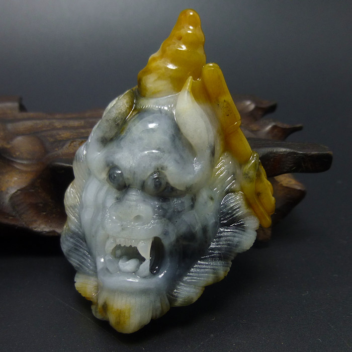 天然翡翠A货冰糯种乌鸡种带黄翡苏工巧雕金角大王挂件吊坠