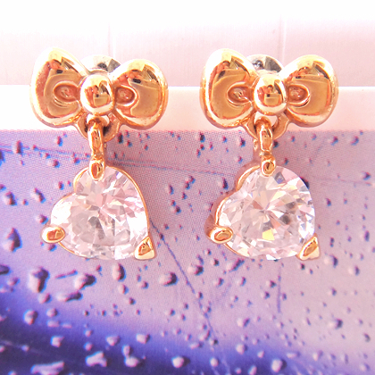 镀18k玫瑰金色爱心形锆石耳坠