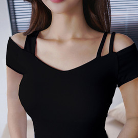 2024春季韩版紧身黑色打底衫漏肩，t恤女短袖v领显瘦一字领上衣