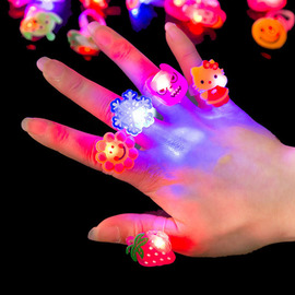 发光手指灯led亮灯戒指迷你激光灯炫彩闪光孔雀荧光指环儿童玩具