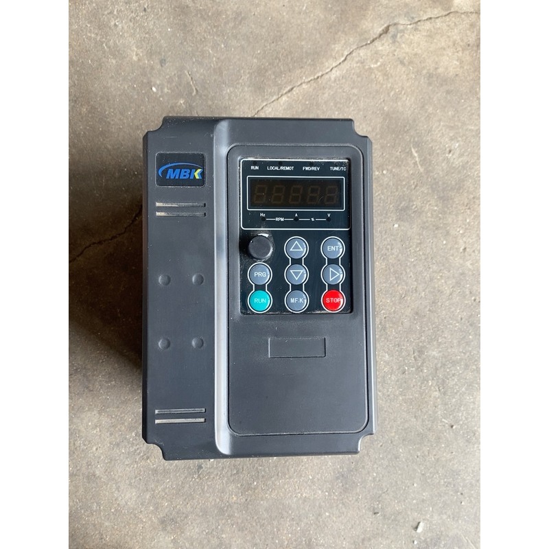 议价默贝克变频器MBK300-2R2G/3R7PT4，实物图