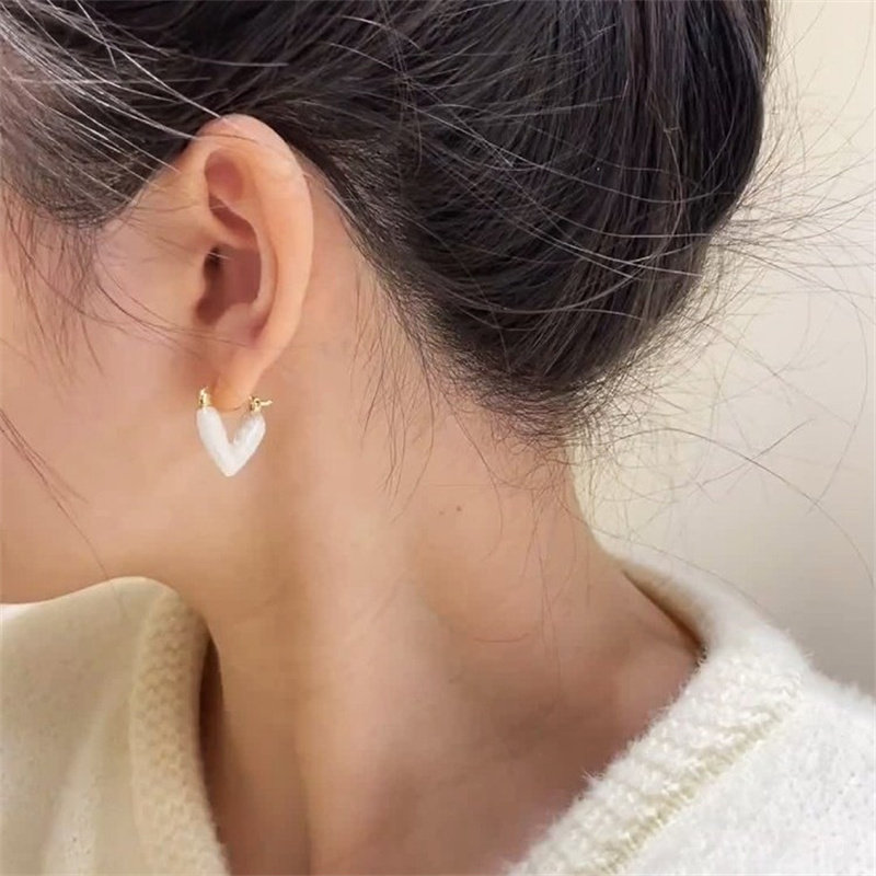 新品爱心耳环女2023年新款潮高级感桃心耳饰小众设计轻奢耳钉洋气