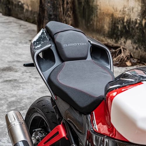 适用赛800碳纤维后座外壳尾罩左右护板护罩后座外壳尾翼改装配件