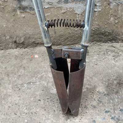 厂促厂促对锨夹板掀铁f锹打洞掏土力 电线杆电挖施V工具挖洞神器