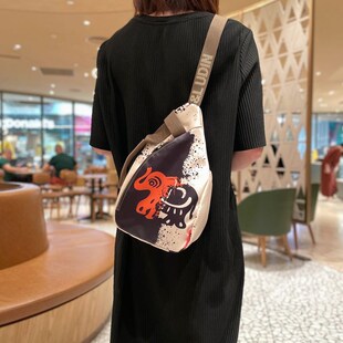 休闲包包女2024新款时尚百搭女士斜挎包运动小包高级轻便女式胸包