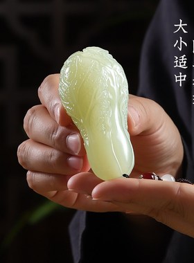天然玉石《百财》白菜手把件家居桌面装饰品送男女友解压把玩礼物