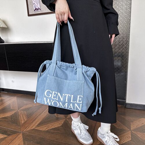 小众设计牛仔字母单肩包女202y4牛仔新品大容量通勤手提包托特女