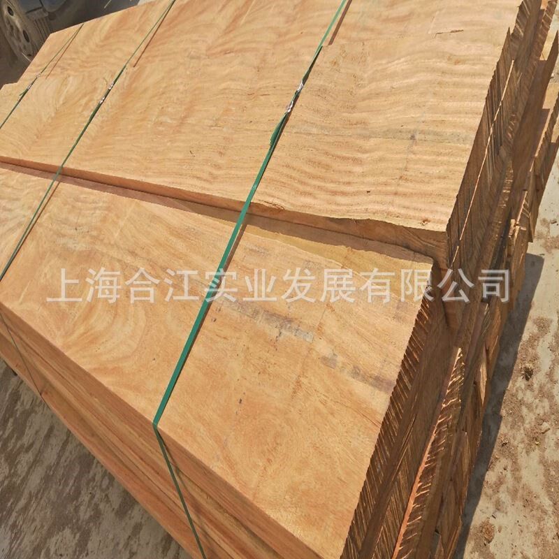 原木板材柳桉木 红黄柳桉木实木板材 园林工程料菠萝格圆柱木柱子图片