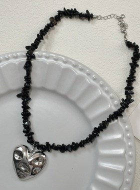 新款潮流不规则黑色串珠褶皱爱心吊坠锁骨链时尚轻奢小众气质项链