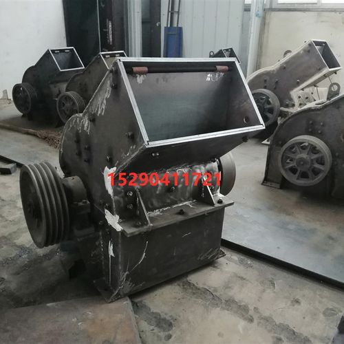 小型移动式建筑垃圾锤式破碎机石料碎石移动破碎站制砂机破碎车