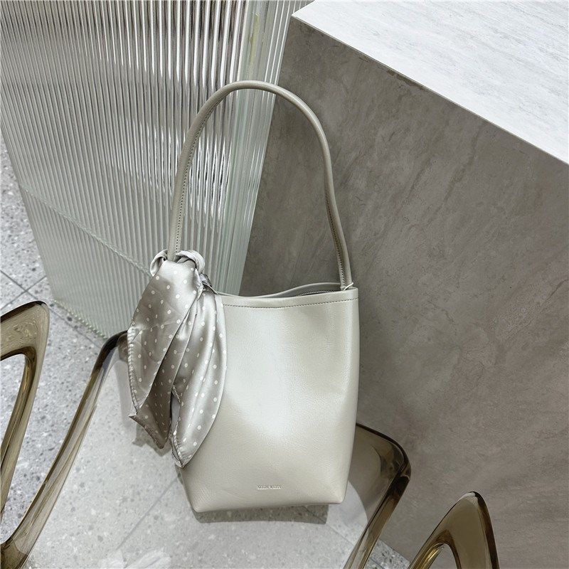 2025春季新款时尚油蜡皮水桶包韩版简约休闲单肩斜挎手提包通勤包,箱包皮具/热销女包/男包,水桶包,淘宝优惠券,粉丝福利购,淘宝优惠卷