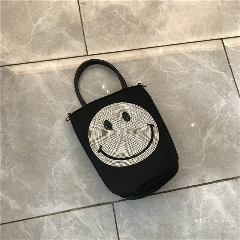 极简主义 网红斜挎新款水桶包笑脸水钻迷你包单肩斜挎手提包包女,箱包皮具/热销女包/男包,水桶包,淘宝优惠券,粉丝福利购,淘宝优惠卷