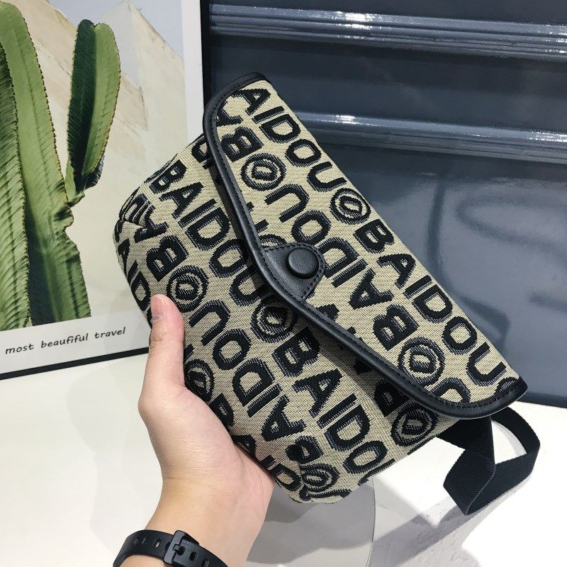 高级感帆布包包女2022秋冬新款字母刺绣斜挎胸包休闲斜跨小包