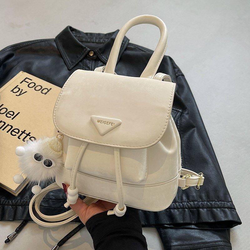 双肩包女生2024新款时尚设计感小众迷你小型轻便白色可爱逛街背包