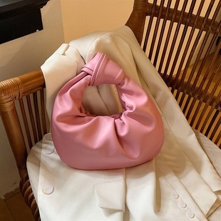 手提粉色包包韩系高级感百搭水桶包超软小众设计小拎包百搭云朵包
