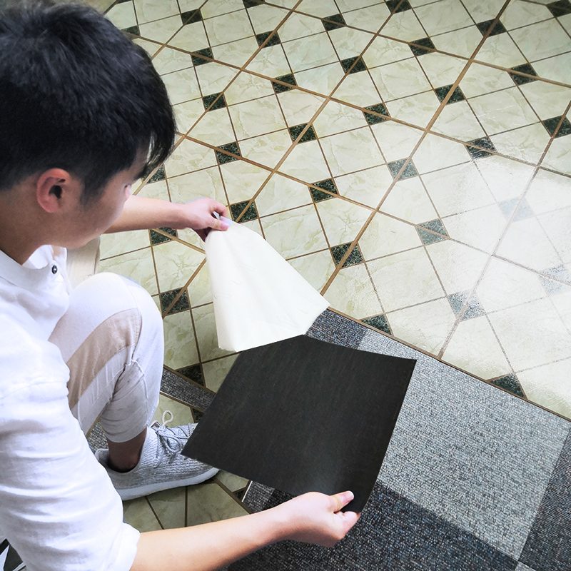 pvc自粘地板贴纸地垫胶革仿瓷砖小方块塑翻新改造耐磨防水泥地贴