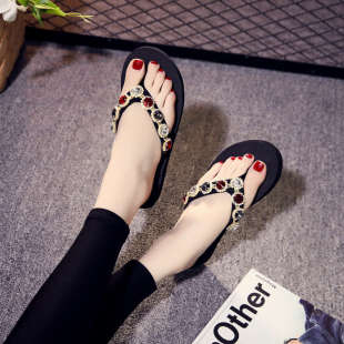 2024新款带钻坡跟人字拖网红凉拖鞋女夏外穿时尚中跟厚底沙滩鞋