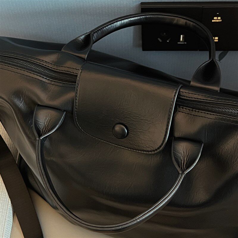 简约皮质大容量斜挎包通勤单肩背包男士休闲包短途旅行登机手提包