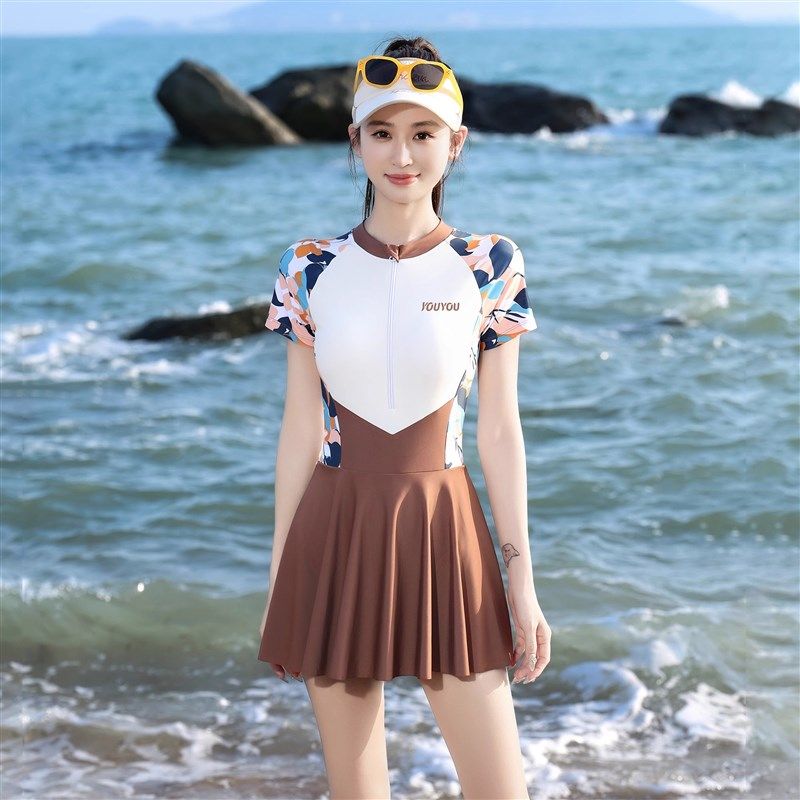 泳衣女士2025新款运动连体保守遮肚显瘦游泳馆学生大码泡温泉泳装