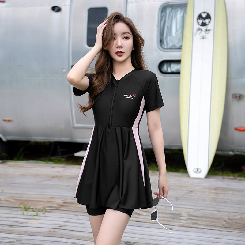 特大码泳衣女裙式平角裤保守胖mm200斤遮肚显瘦运动连体游泳装300