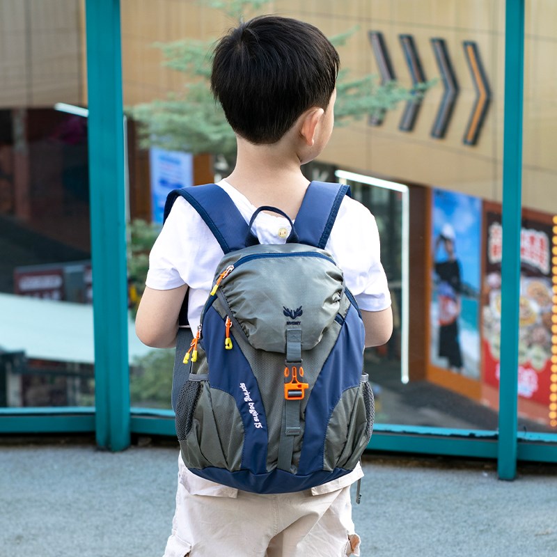 户外儿童小背包轻便男孩外出旅游小学生登山双肩包超.轻出游春游