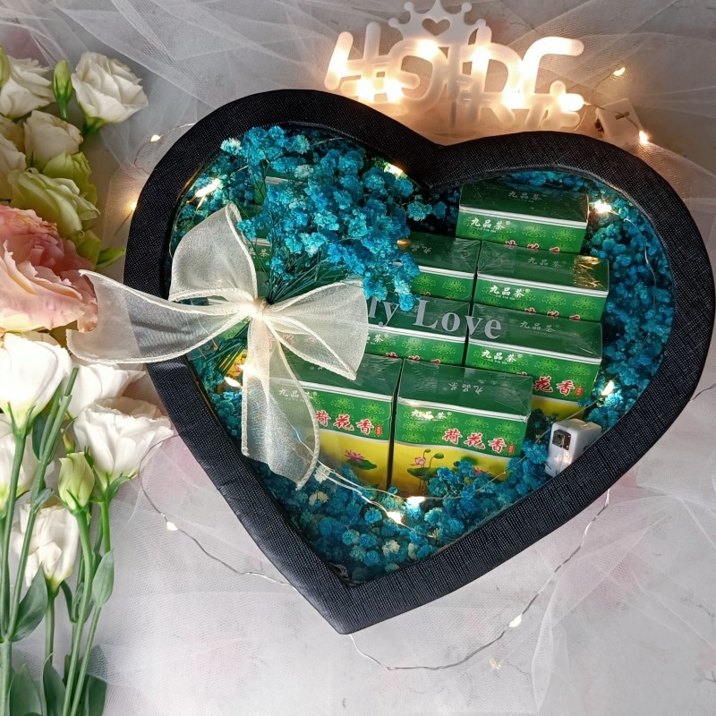 七夕透明爱心盒满天星香烟花束成品送男友闺蜜女友生w日礼物情人