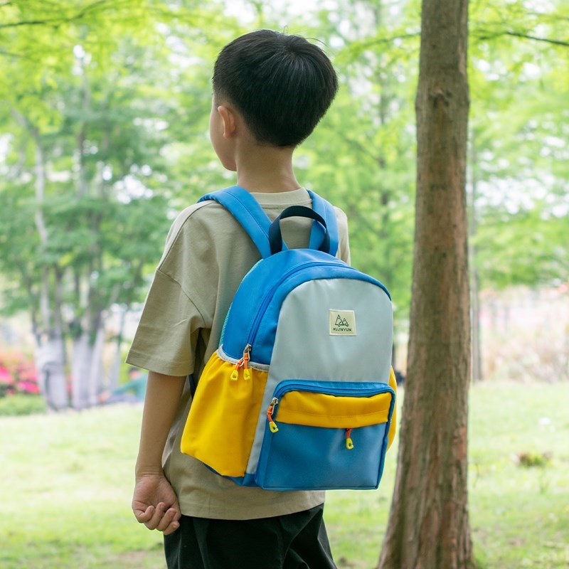 户外轻便儿童出游小背包男孩外出旅游双肩包幼儿园男童书包小学生
