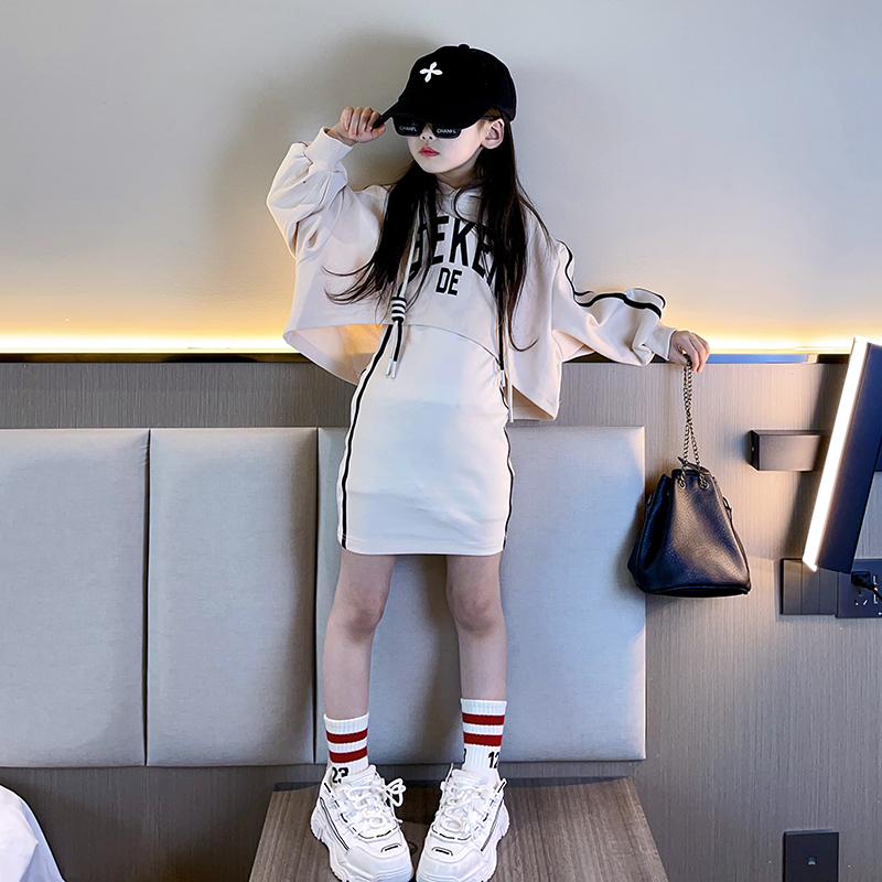 女童装时髦套装2023春季新款洋派裙子春装网红大童炸街卫衣两件套