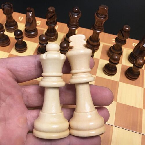 4 Queens Magnetic Chess Wooden Chess Set International Chess