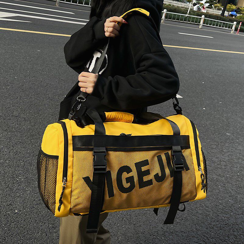 大容量斜挎包男款短途旅游行李包运动健身干湿分离手提包外出背包