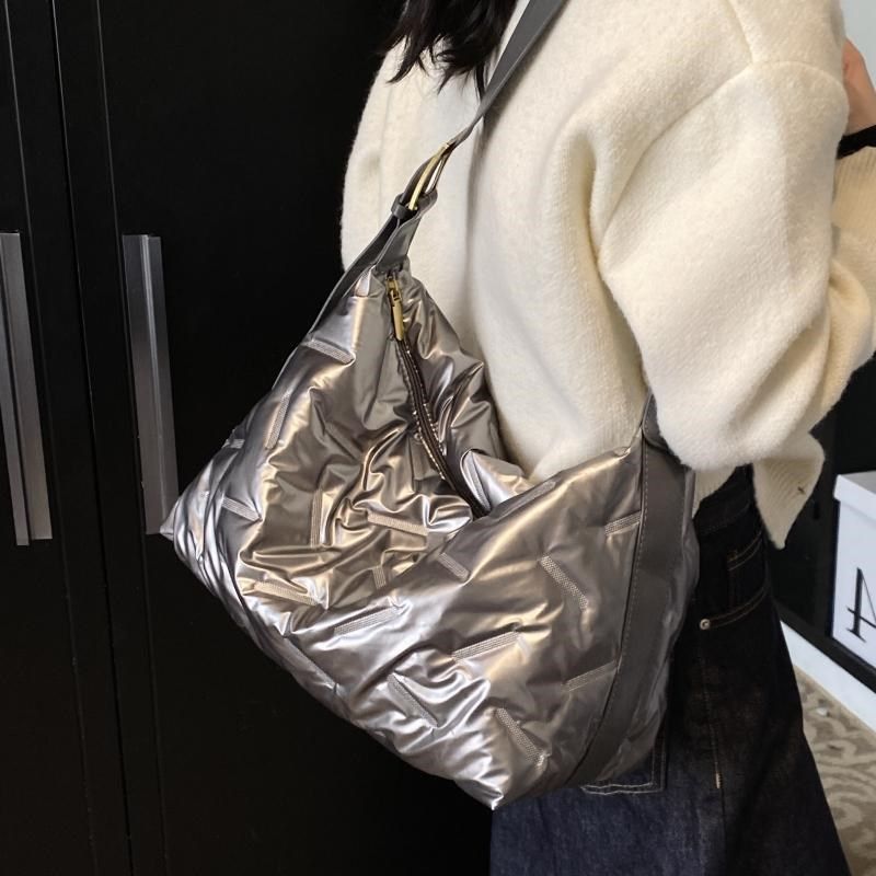 休闲大容量羽绒包包女2024新款秋冬流行百搭斜挎包质感软面棉服包,箱包皮具/热销女包/男包,托特包,淘宝优惠券,粉丝福利购,淘宝优惠卷