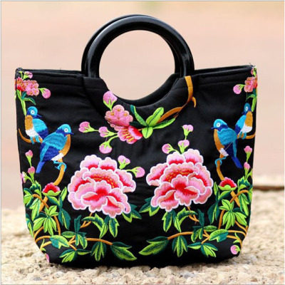 推荐Hot Vintage embroidery women traveller handbags!Nice flo