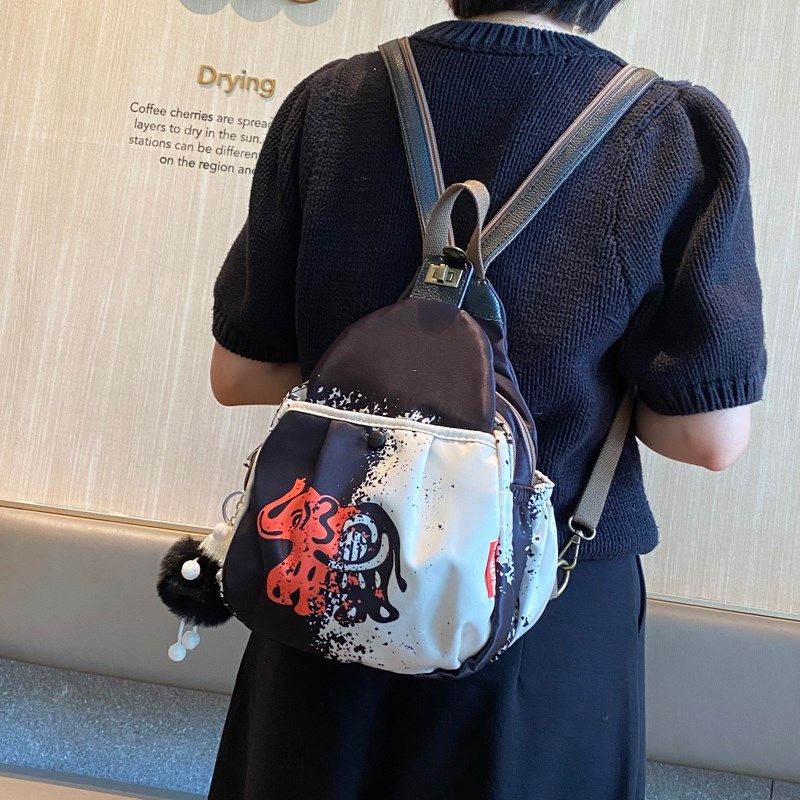 多用胸包女士2024新款三用休闲旅行防水牛津布印花迷你双肩小背包
