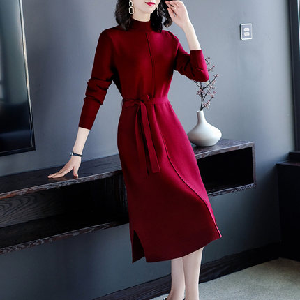 红色连衣裙冬天女长款气质宽松高端洋气2024新款喜庆针织毛衣裙子