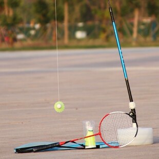 单人羽毛球回弹自打单打羽毛球训练器回旋羽毛球自动飞回一个人打