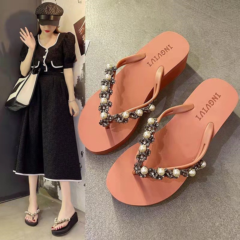 2022b年网红仙女风时尚珍珠人字拖女夏外穿坡跟防滑沙滩夹脚凉拖