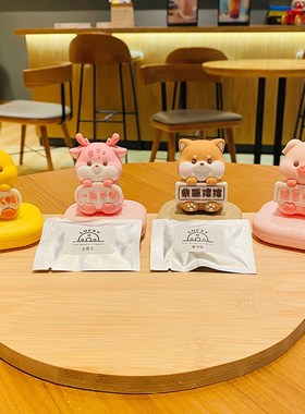 卡通萌宠小猪公仔玩偶车载香薰装饰品桌面办公摆件创意小礼品