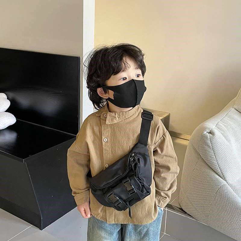 男童斜挎包时尚小包潮酷2023儿童包包小男孩旅行外出胸包帅气潮童