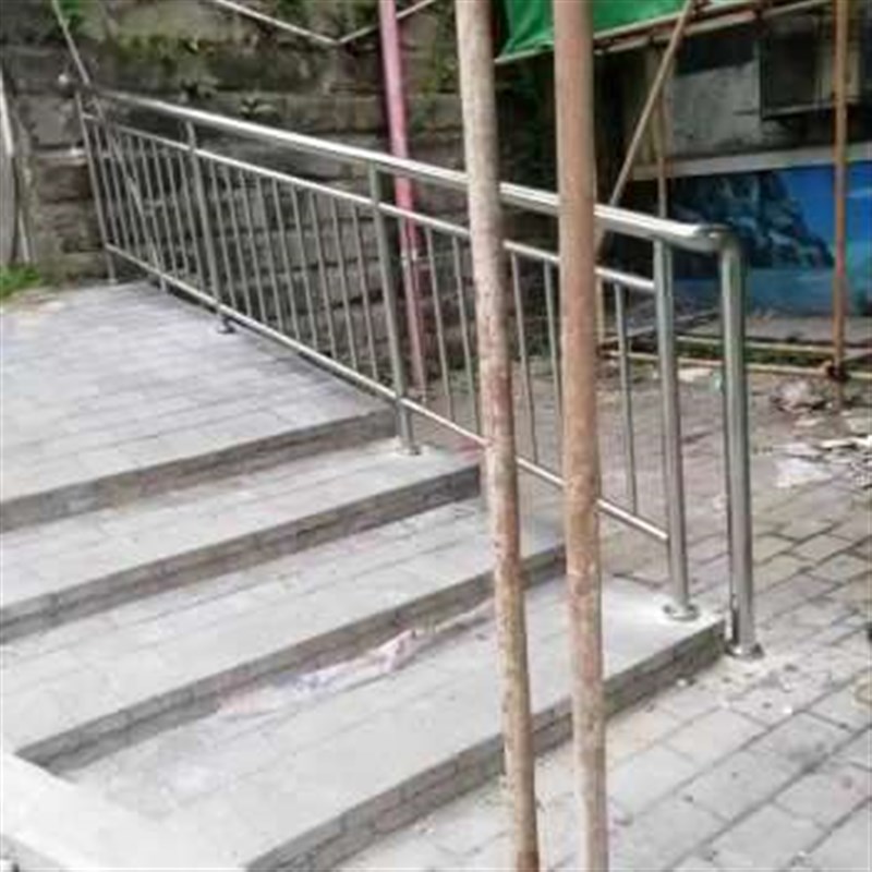 重庆不锈钢栏杆阳台栏杆楼w梯扶手飘窗卧室护栏不锈钢大门定制