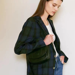 韩国复古油蜡皮马鞍包包女2023新款小众质感时尚半月形单肩斜挎包