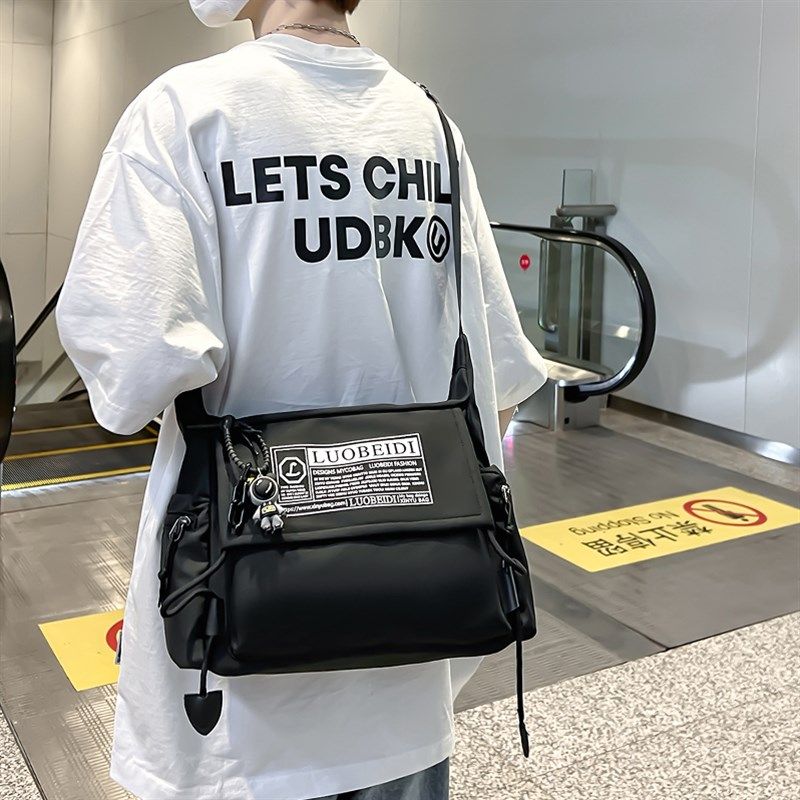 日系帆布包斜挎包男士大容量休闲工装邮差包女学生上课单肩包潮流