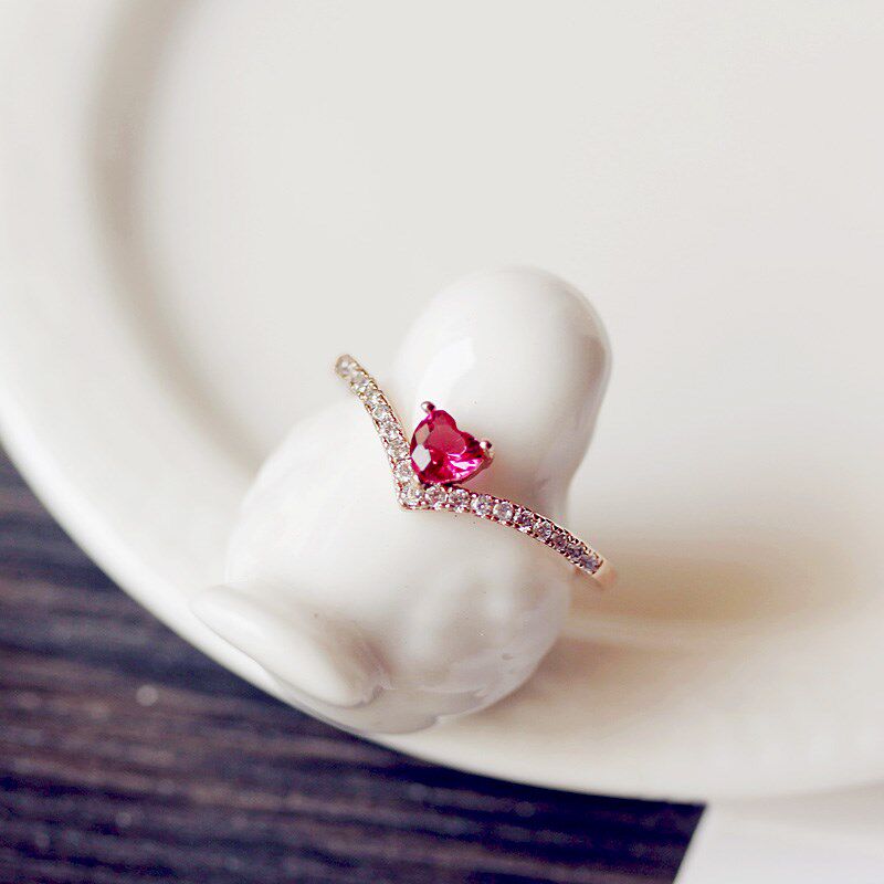 显肤白精致小巧秀气玫红色爱心水钻戒指桃心开口V字形学生小众女
