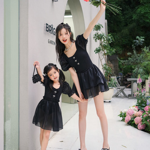 新款黑色亲子泳衣母女连体裙式女孩公主游泳衣沙滩家庭泳装