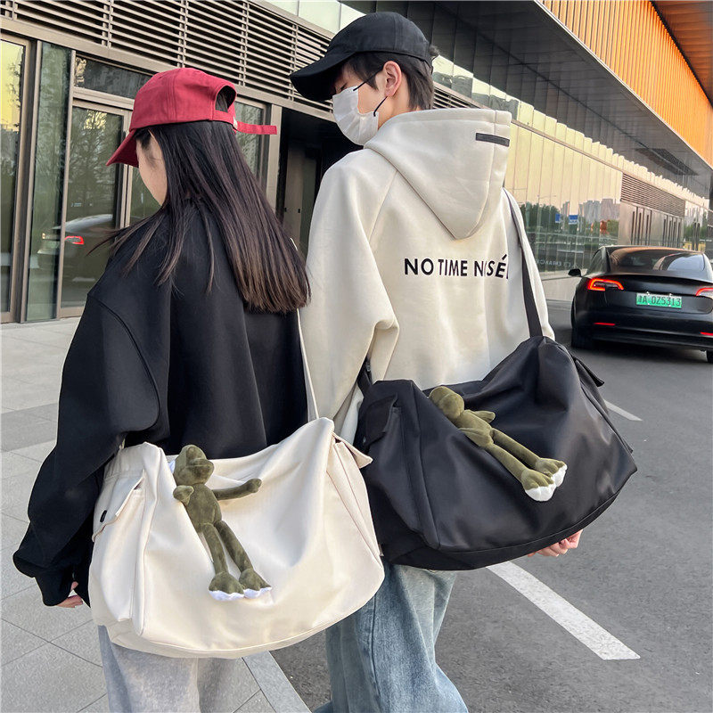 运动健身包男包包轻便行李男款大包大容量短途旅行女斜挎挎包男士