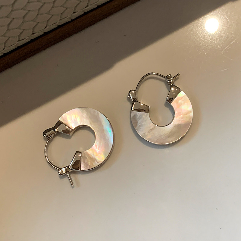 小众高货欧美银色白川贝母耳环女轻奢小众设计清冷感耳扣独特气质