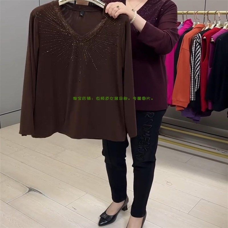 加大码中老年妈妈装2024秋季新款宽松显瘦遮肉V领烫钻网红打底衫,女装/女士精品,T恤,淘宝优惠券,粉丝福利购,淘宝优惠卷